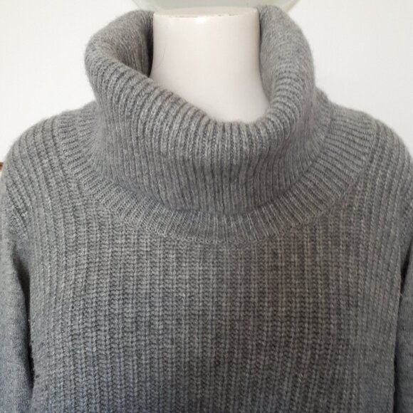 Elie Tahari Sweater - Sz. L - Navy and Grey Ombre - Wool and Cashmere Blend - Picture 4 of 5